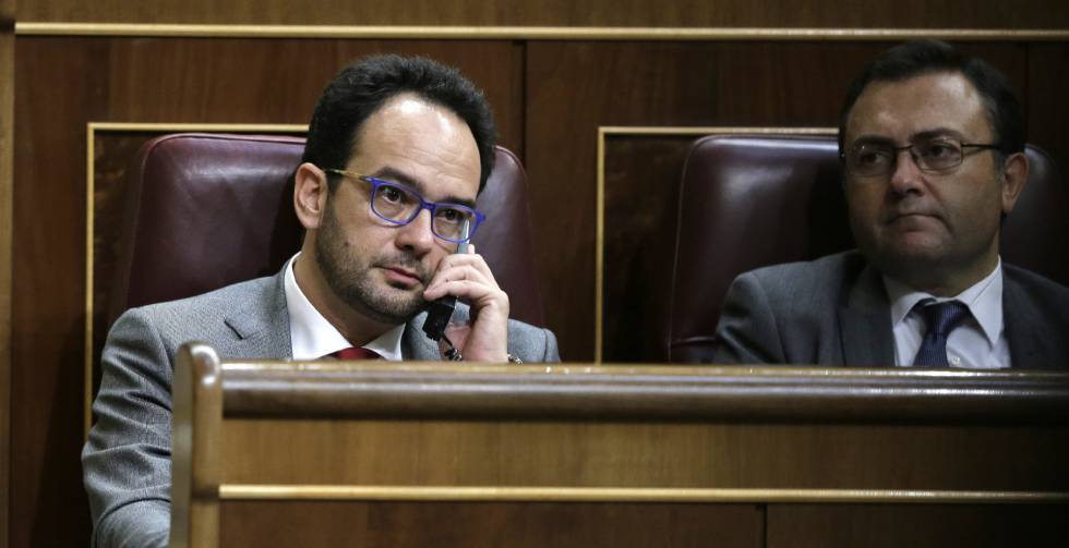 El PSOE logra que se reconsideren las compatibilidades de los diputados