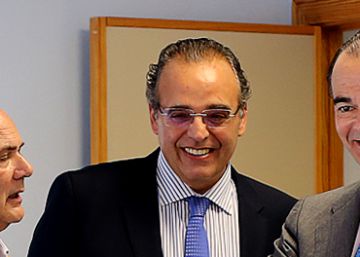 Sergio Blasco, en el centro con corbata azul, cuando era gerente del Hospital General de Valencia.