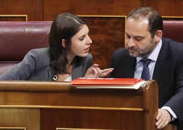 El PSOE decide abstenerse en la moción de Iglesias contra Rajoy