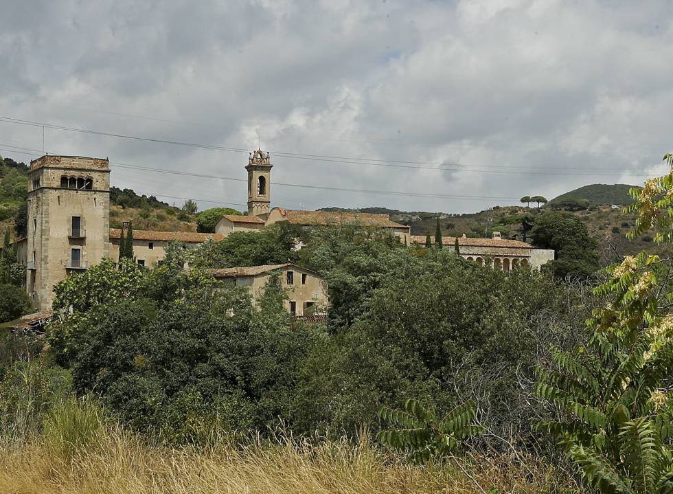 Vista exterior del Monasterio de Sant Jeroni de la Murtra en Badalona.  