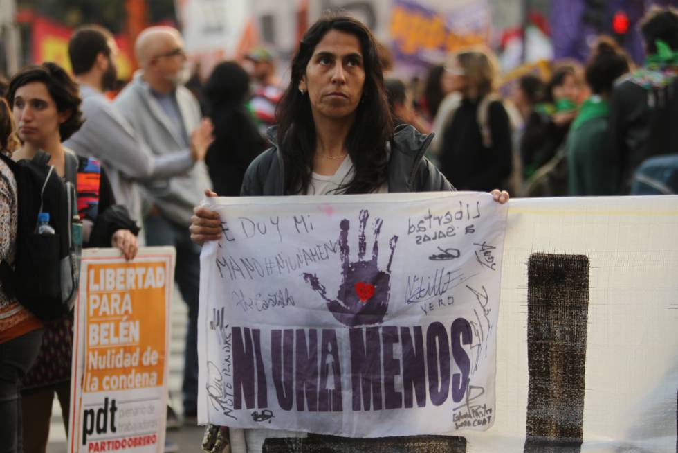 Manifestantes piden en Buenos Aires en agosto de 2016 la liberación de Belén cuando llevaba más de dos años presa por aborto.