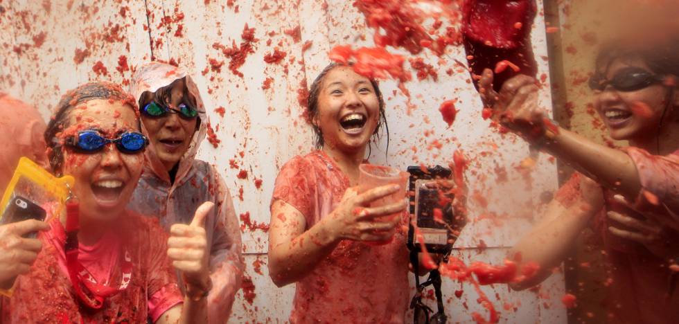 Participantes en la Tomatina de Buñol.