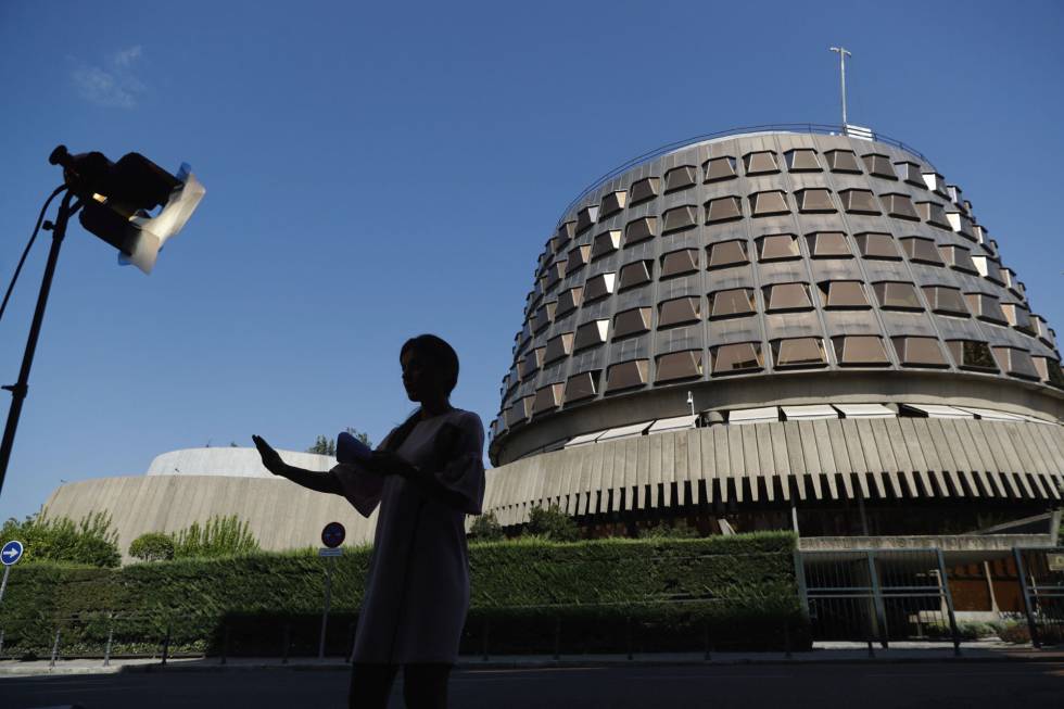 Vista del exterior del edificio del Tribunal Constitucional, donde los magistrados están reunidos desde las diez de la mañana.