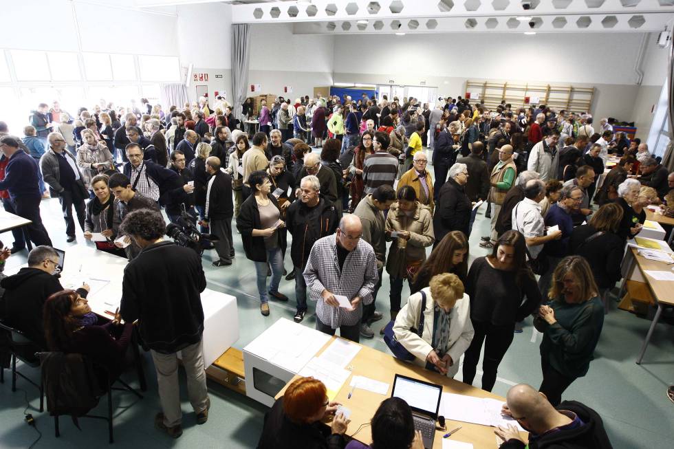 Puigdemont planea un referéndum sin urnas transparentes ni cabinas 1505224275_636827_1505239548_noticia_normal