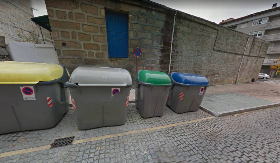 Contenedores en la calle Río Bibei, en Ourense, en una imagen de Google Maps.