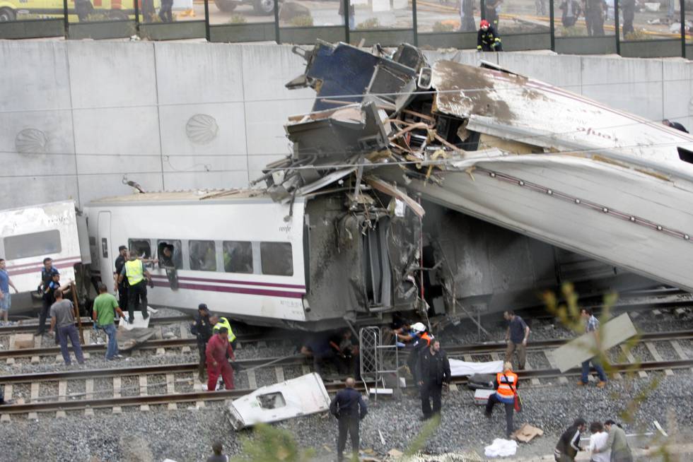 Rescate de las víctimas tras el accidente del tren Alvia en Angrois el 24 de julio de 2013.