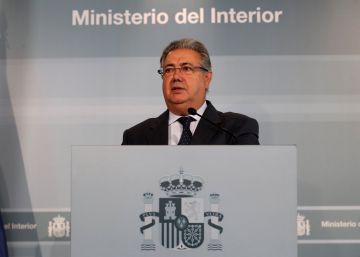 Zoido ordena que los policías no abandonen los hoteles donde haya contrato vigente