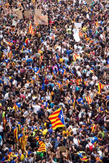Manifestación en Barcelona contra la violencia policial durante la celebración del referéndum.