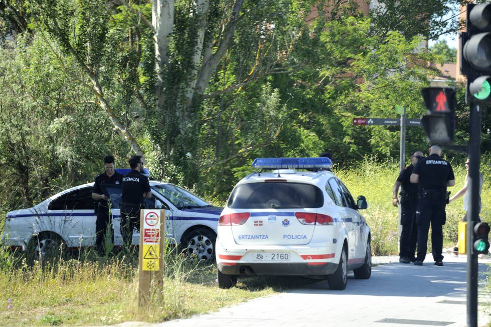 Agentes de la Ertzaintza en Vitoria (País Vasco) el año pasado.
