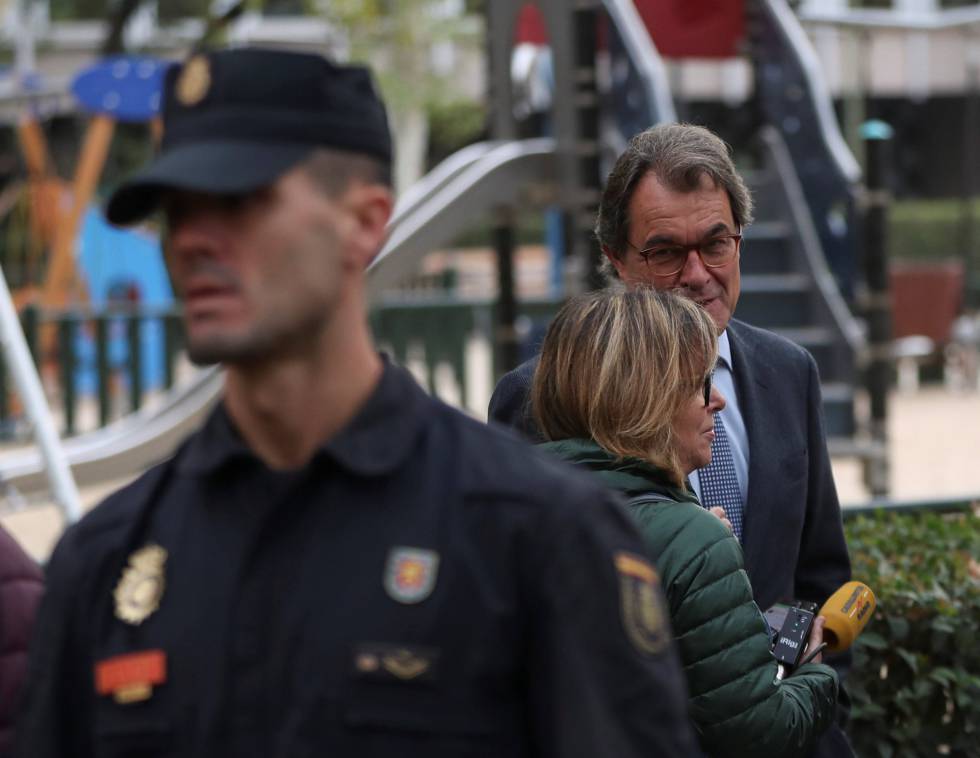 El expresidente catalán Artur Mas, este jueves en las inmediaciones de la Audiencia Nacional, donde se encontraban los miembros del Govern. 