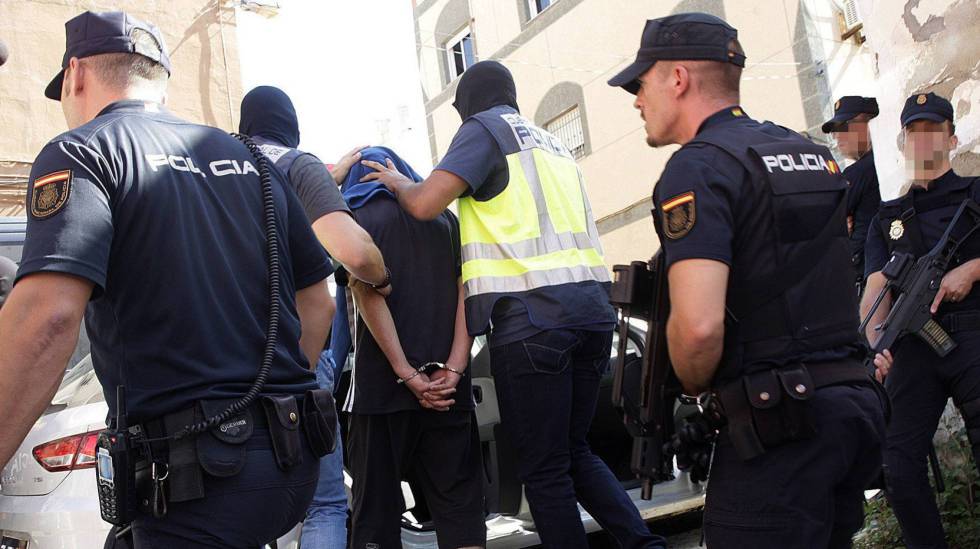 Detenido En Cádiz Un Joven De 18 Años Acusado De Matar A Su Padre A ...