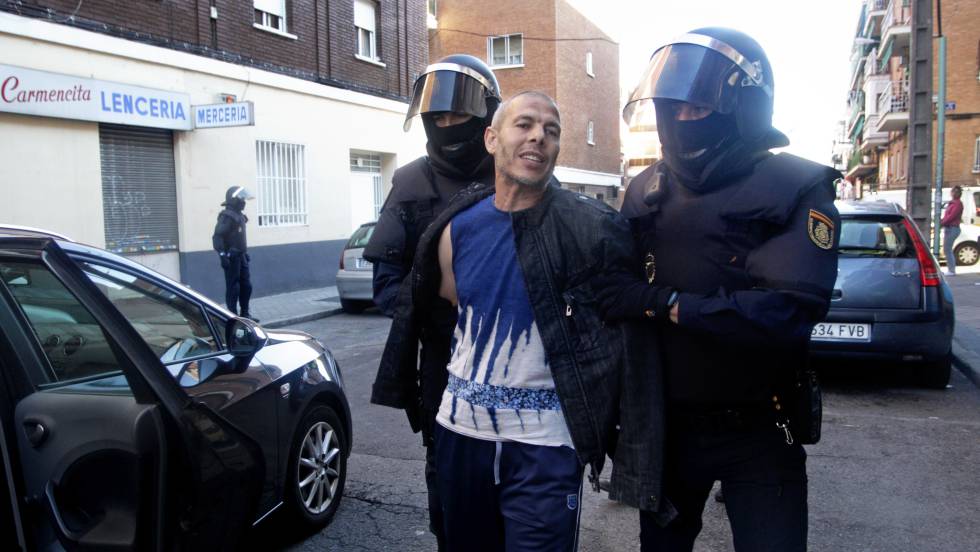 Lahcen Ikasrrien, en el momento de su detención en 2014 en Madrid.