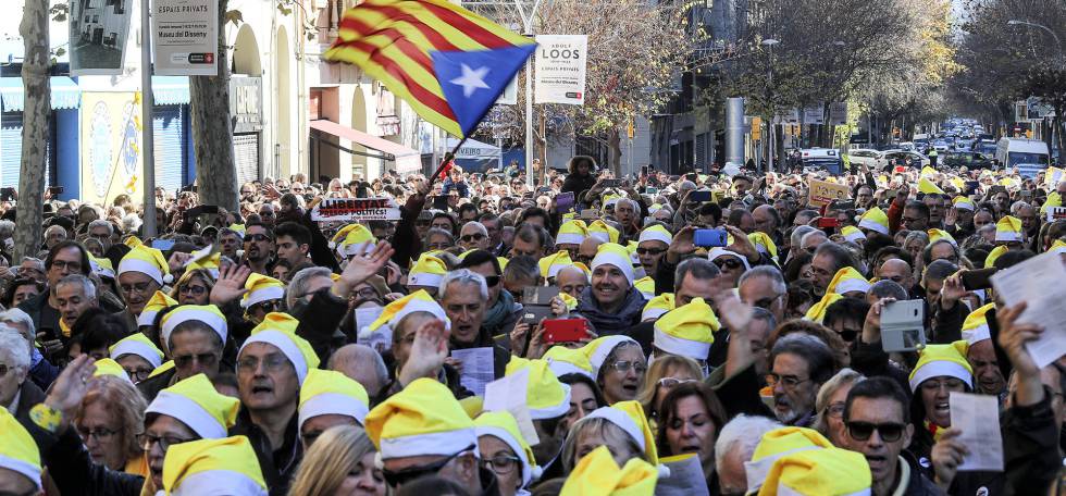Cantada de villancicos frente a la cárcel modelo de Barcelona para pedir la libertad de los Jordis, Junqueras y Forn. 