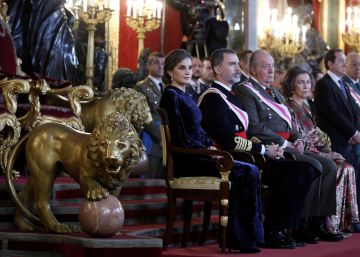 Felipe VI felicita a su padre por su ejemplo de lealtad a España y compromiso con la democracia