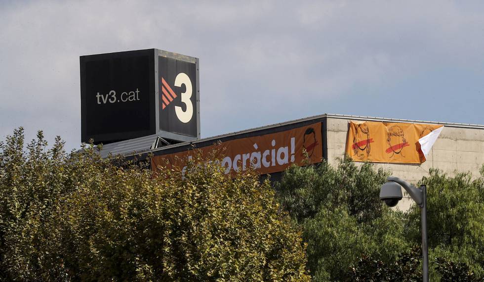 Pancartas de la campaña del Sí en la fachada de uno de los edificios de TV3.