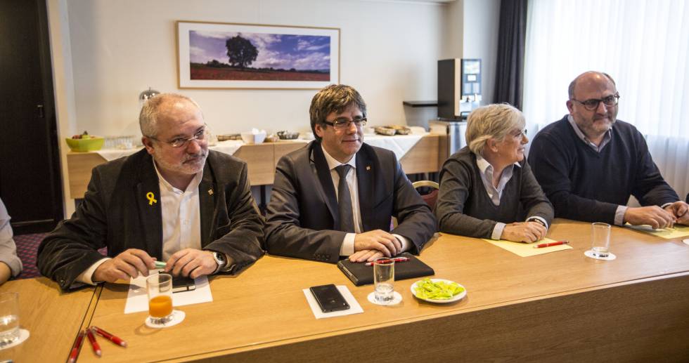 Former Catalan premier Puigdemont with Lluis Puig, Clara Ponsatí and Eduard Pujol.