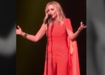 Marta Sánchez celebra sus 30 años de carrera poniendo letra al himno de España y Rajoy se lo agradece