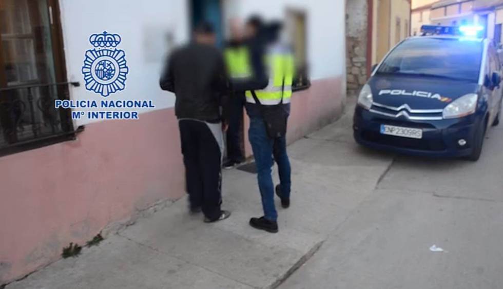 Imagen de la operación policial que ha permitido liberar a dos menores, faciliatada por la Policía Nacional. rn 