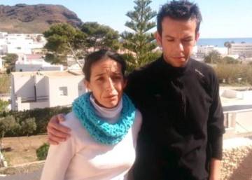 Cientos de personas se concentran en Almería por la desaparición del pequeño Gabriel