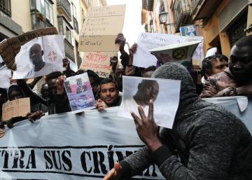 Manifestación e Lavapiés en protesta por la muerte del senegalés Mame Mbaye y en rechazo a los disturbios, en imágenes Manifestación e Lavapiés en protesta por la muerte del senegalés Mame Mbaye y en rechazo a los disturbios, en imágenes