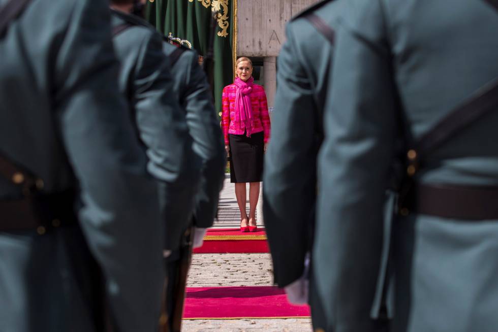 Cristina Cifuentes, durante el acto de toma de posesión del coronel Diego Pérez de los Cobos, este jueves.