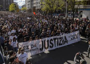 Miles de personas piden en Pamplona “justicia” para los agresores de los guardias civiles de Alsasua