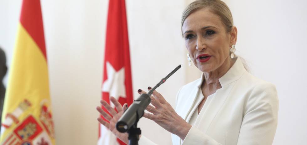 Cristina Cifuentes en la rueda de prensa en la que anunció su renuncia.