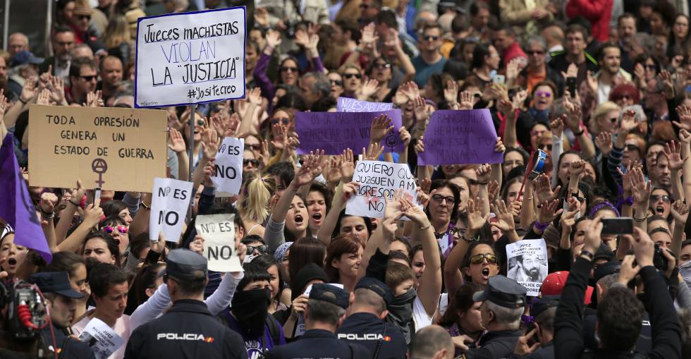 Protestas contra la decisión de la sentencia de La Manda, en la Puerta del Sol el 2 de mayo.