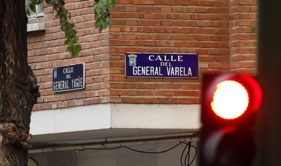 Foto de archivo con placas de calles con nombres franquistas. 