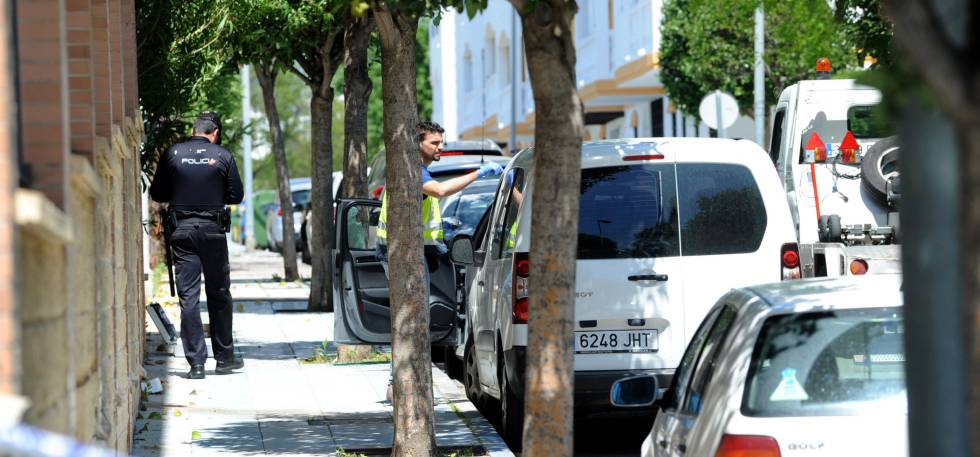 La policÃa investiga en el lugar del suceso en Marbella.