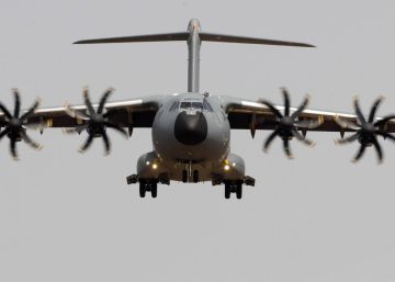 Un avión de transporte militar A400M, que se ensambla en la factoría de Sevilla.