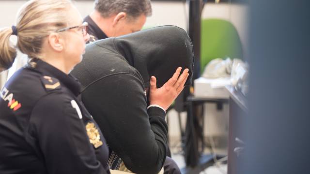 El acusado durante el juicio. 