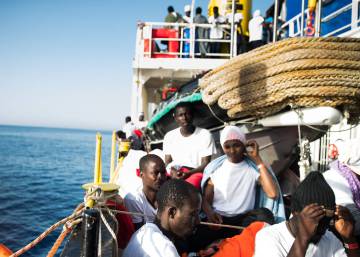 ¿Tiene derecho Italia a cerrar sus puertos a los migrantes?