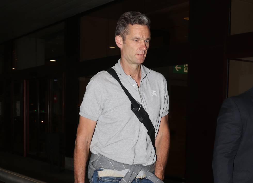 Urdangarin, esta noche en el aeropuerto de Barajas en Madrid.