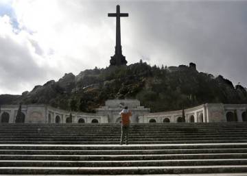 El Gobierno prepara la salida de Franco del Valle de los Caídos
