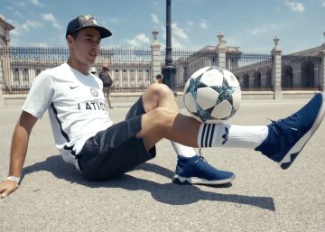 ‘Freestyle’: el sueño de ganarse la vida dando toques al balón