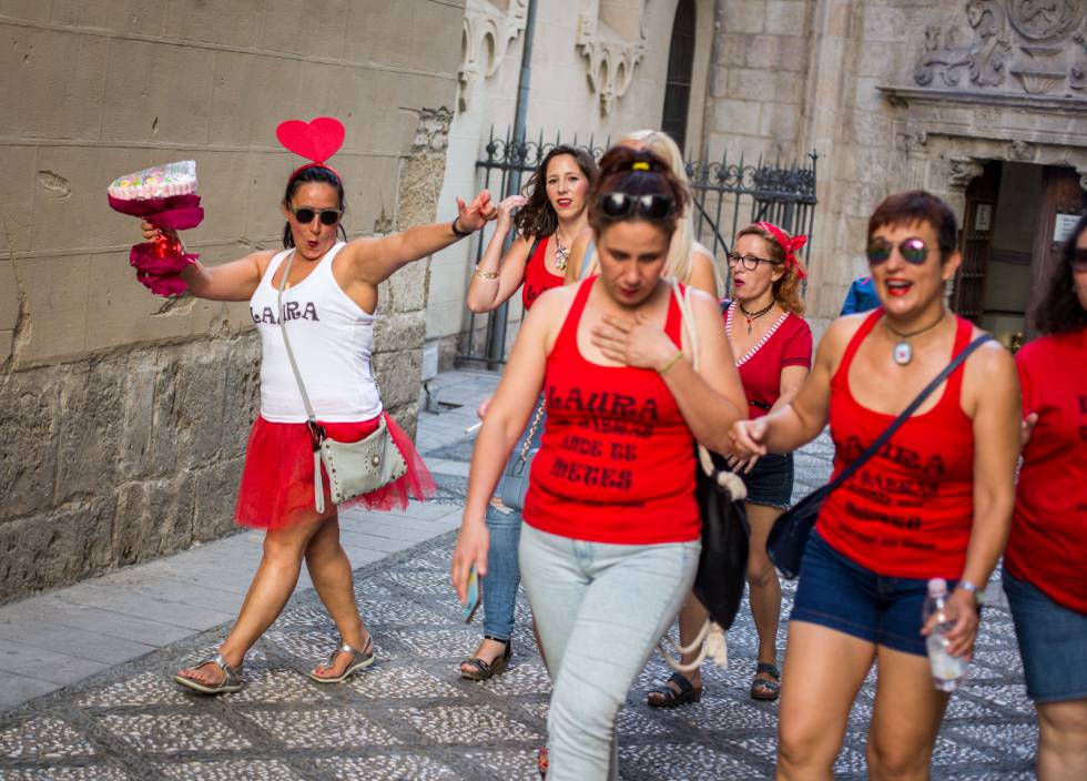 Una despedida de soltera, el pasado fin de semana por el centro de Granada.