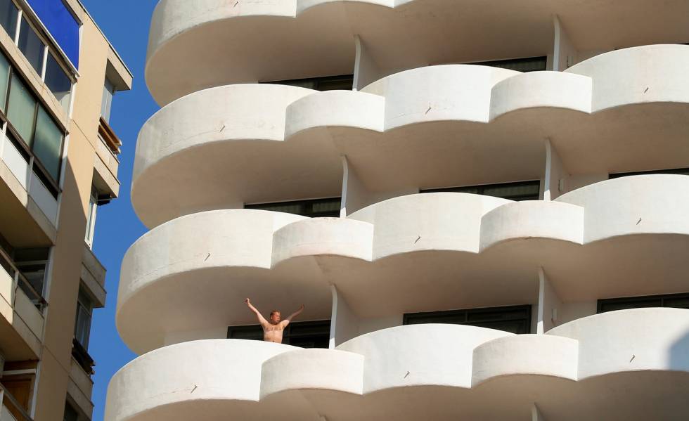 Muere un turista británico tras precipitarse desde la habitación de su hotel en Mallorca 1534877509_538061_1534877578_noticia_normal