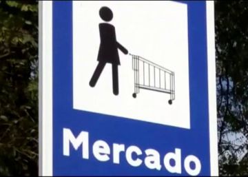 El Ayuntamiento de Sevilla le quita la falda a los carteles