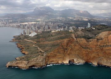 Medio siglo sirviendo café, copas y comidas sin licencia en un lugar protegido