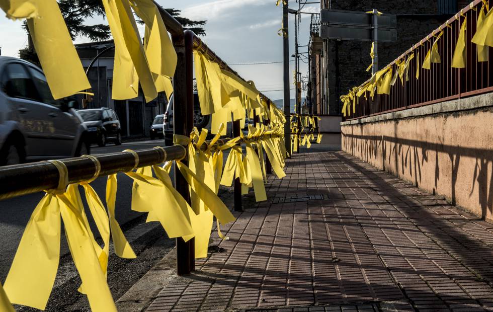 Diada Amarillo La Construccion De Un Color Para Una Causa Espana El Pais