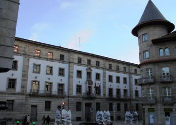 La directora de un instituto gallego que gastó 17.200 euros del centro en supermercados y zapaterías