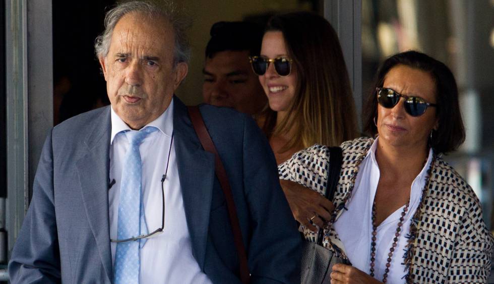 El catedrático Enrique Ãlvarez Conde, en los juzgados.