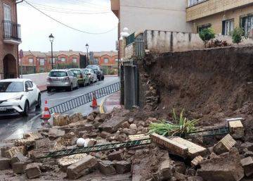 Una tromba de lluvia causa cien incidencias en Granada y su Ã¡rea metropolitana