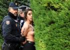 Activistas de Femen irrumpen en un acto de conmemoración de la muerte de Franco
