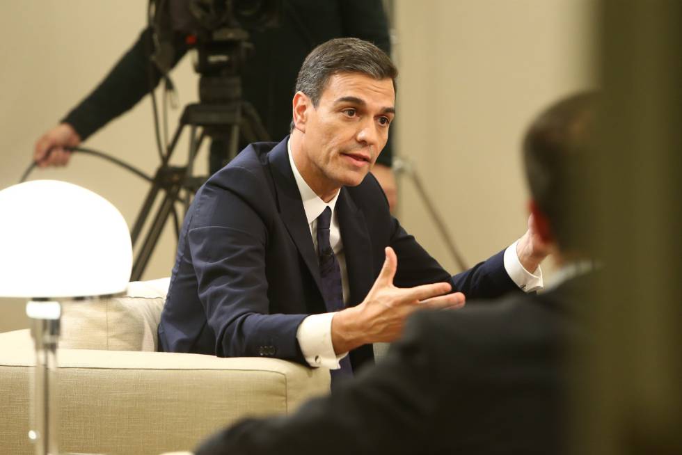 Pedro Sánchez, durante una entrevista en La Moncloa, este martes.