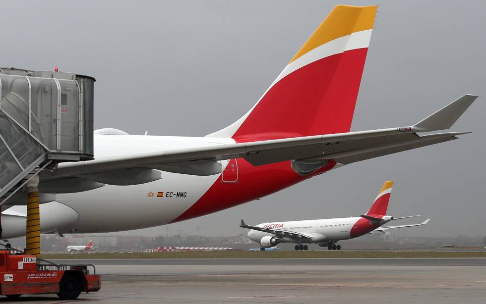 Aviones de Iberia en el aeropuerto de Madrid.