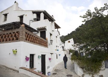 La prodigiosa vuelta a la vida de El Acebuchal, una aldea desalojada por la Guardia Civil en 1948