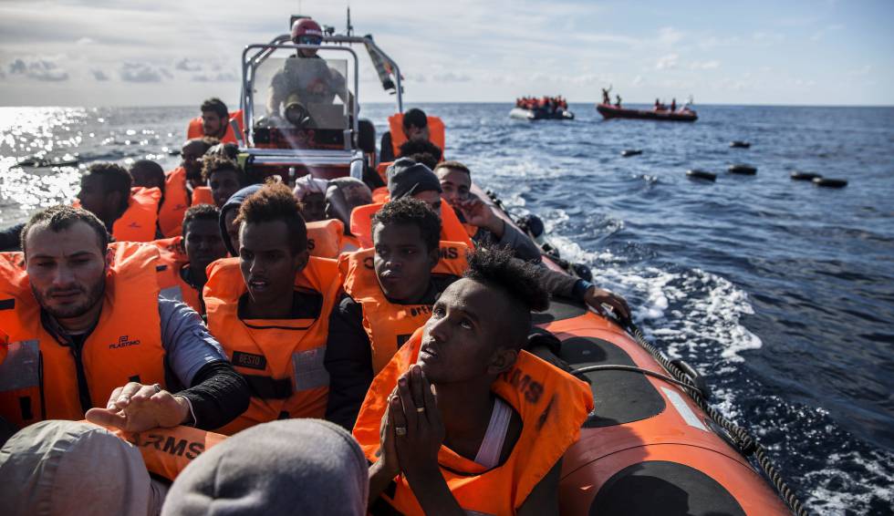 Inmigrantes rescatados por la organización Open Arms el pasado 21 de diciembre.