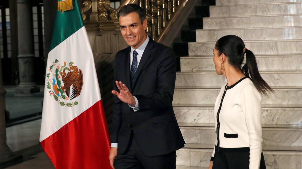 Pedro Sánchez, junto a la alcaldesa de Ciudad de México Claudia Sheinbaum.